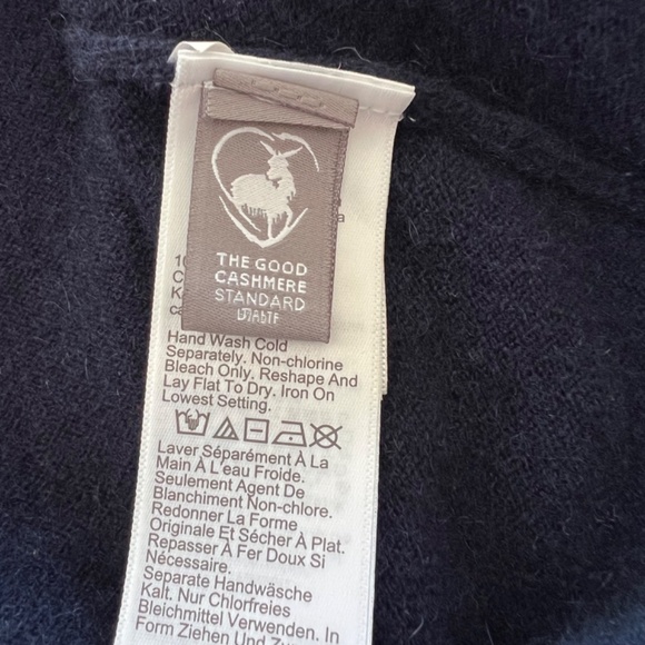 J. CREW 100% Cashmere Sleeveless Crewneck Sweater Vest in Navy - L - Picture 5 of 8